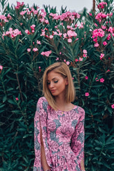 Maxi Grace Kleid mit geteiltem Ärmel