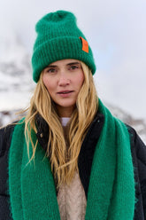 Flauschige Smaragdgrüne Mütze