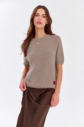 Měkký cappuccino svetr s krátkým rukávem