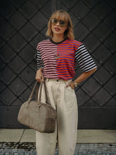 T-Shirt mit bemalten Flügeln