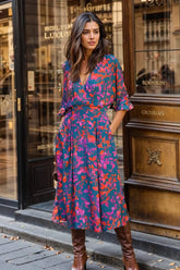 Mehr als gewöhnliches Midi-Kleid