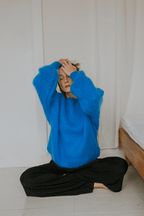 Blauer Mirage-Mohairpullover