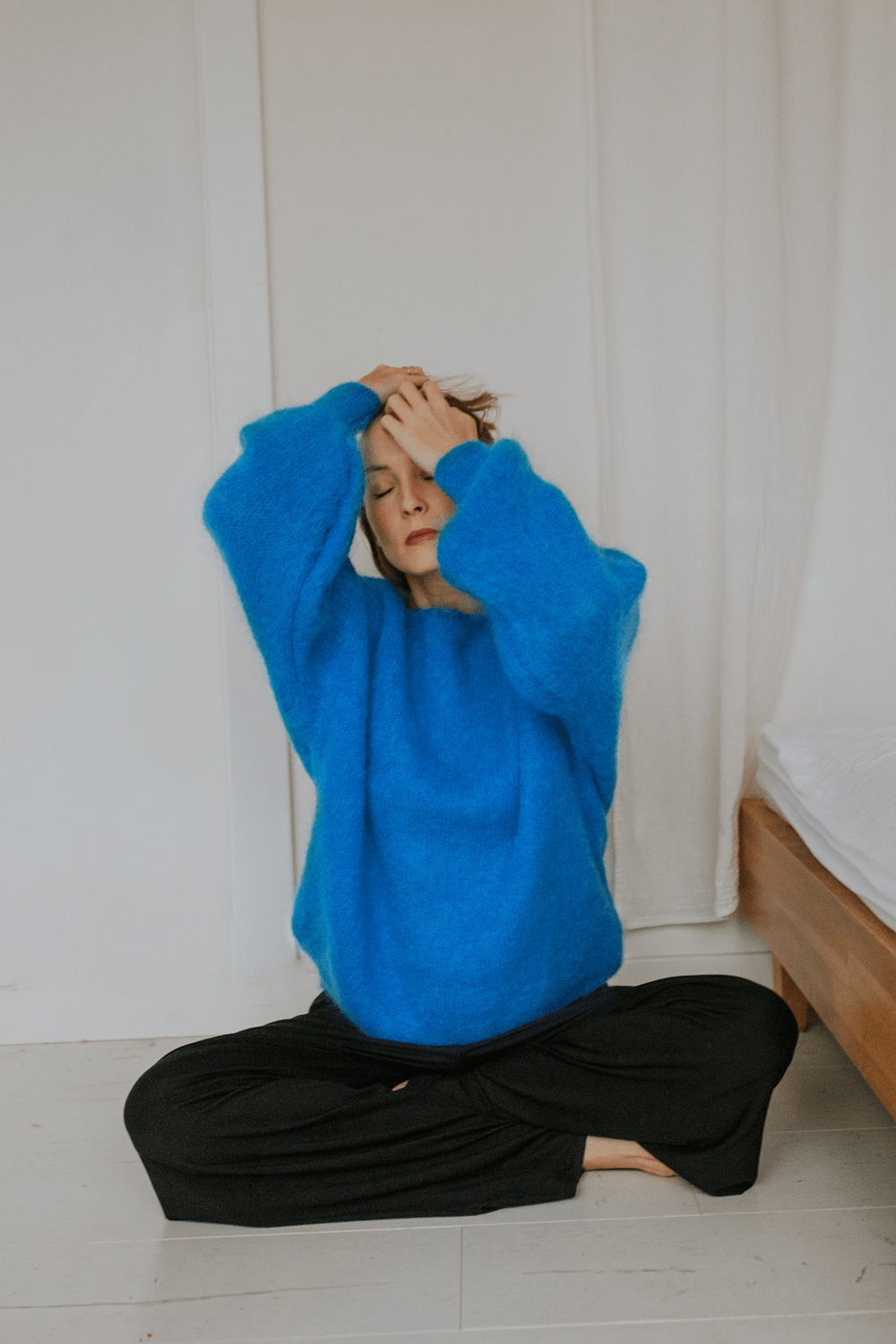 Blauer Mirage-Mohairpullover