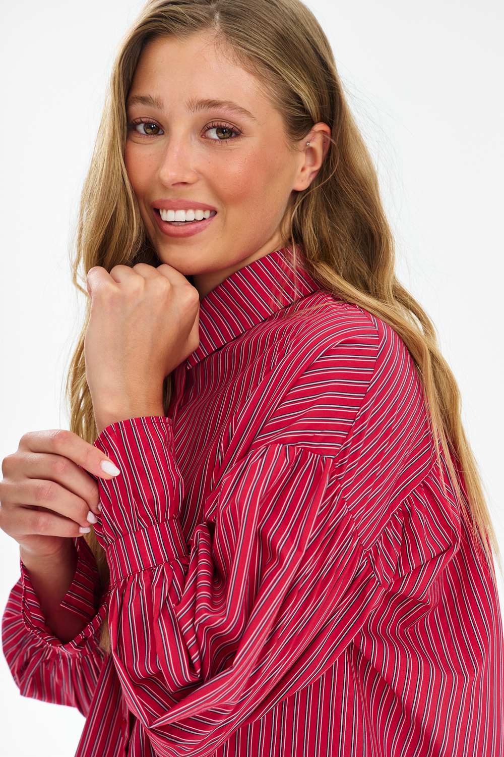 Camicia Dramatic Entrance