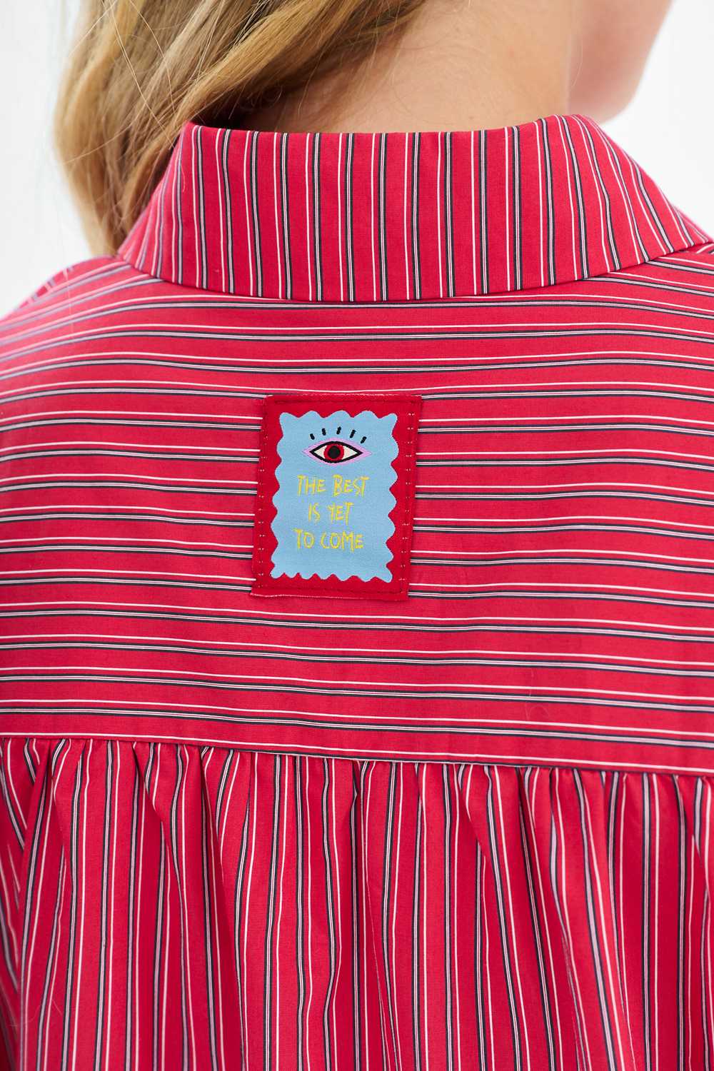 Camicia Dramatic Entrance