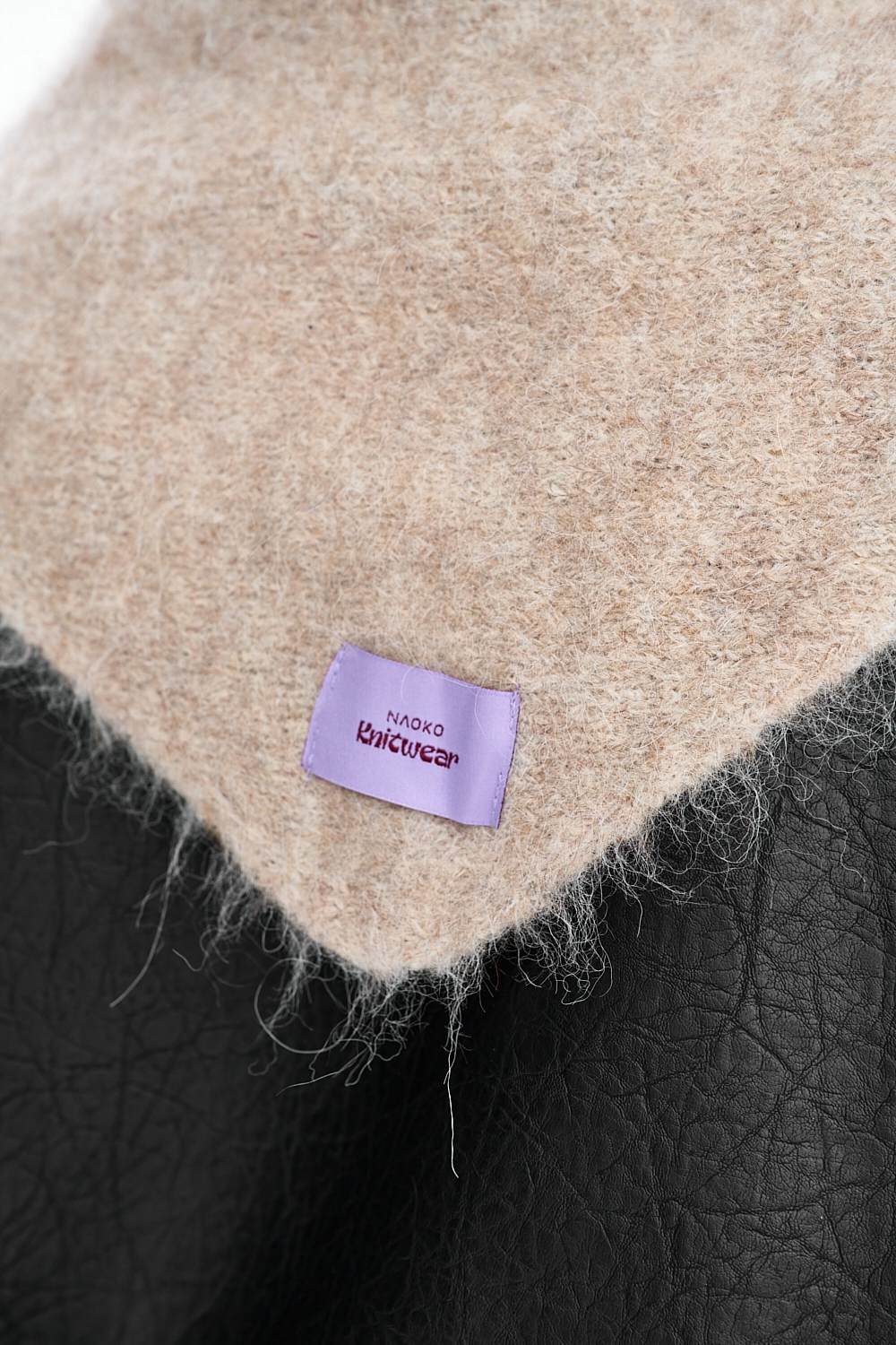 Alpakos vilnos latės spalvos šalikas
