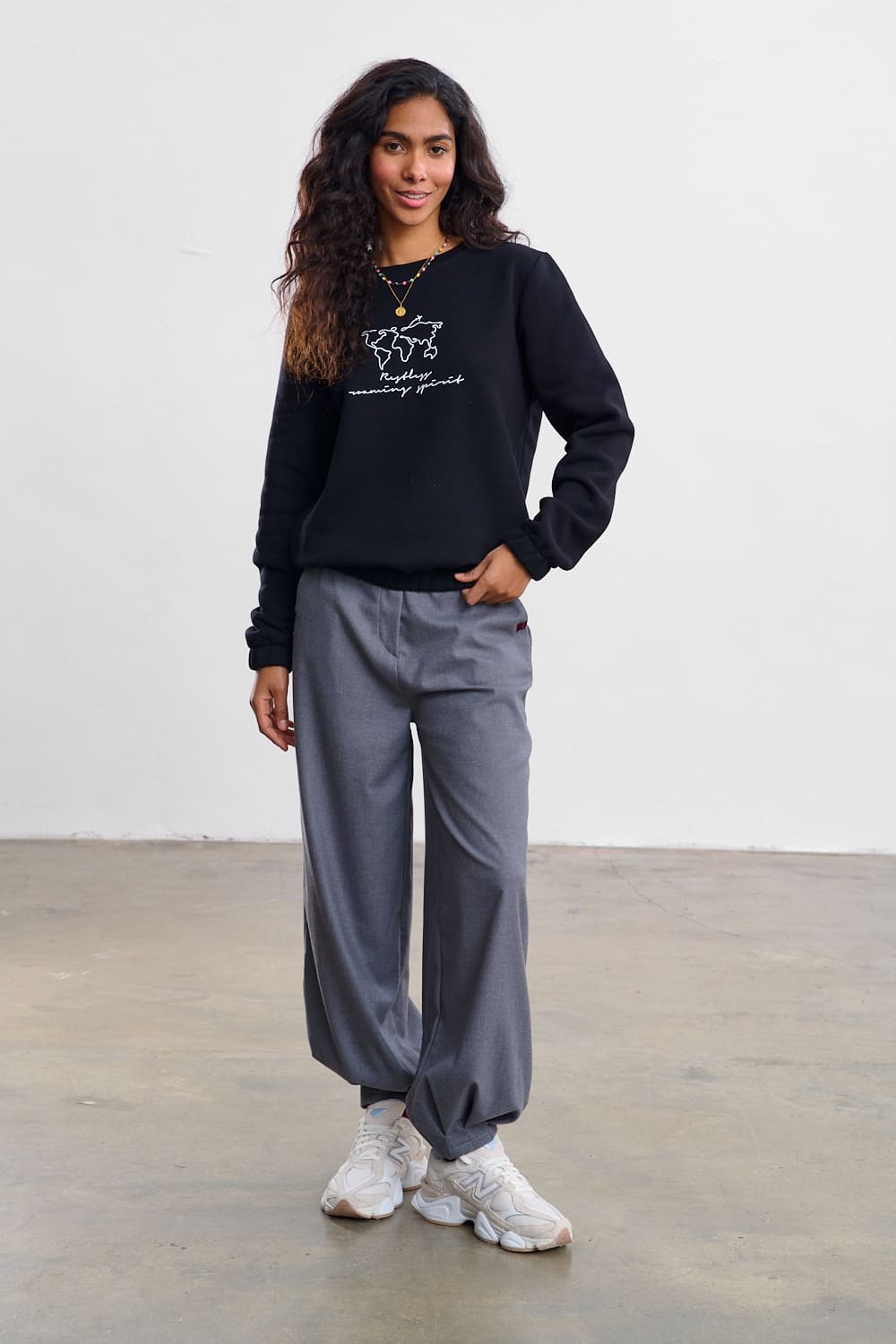 Sweatshirt med tryk Roaming Spirit