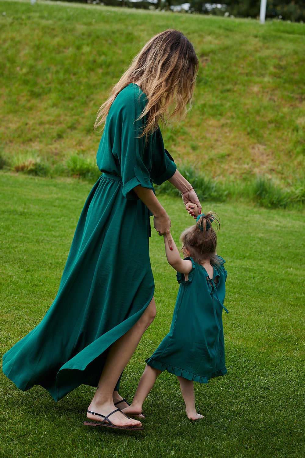 Rochie lungă Emerald Dream cu legare